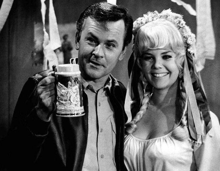 Bob Crane with Sigrid Valdis in Hogan's Heroes